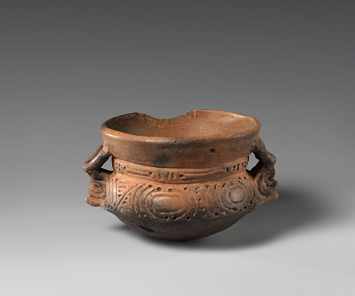 A Taíno bowl from the Dominican Republic that dates to the 13th-15th century.